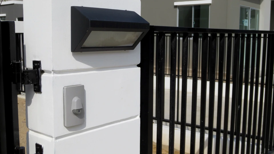 Terminal électrique dans la boîte de jonction et service par un technicien